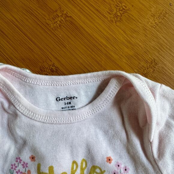 Gerber Baby Girl Onesie bundle 3-6 months short sleeve - Picture 2 of 2